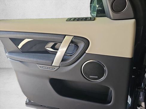 Used 2025 Land Rover Discovery Sport S image 27