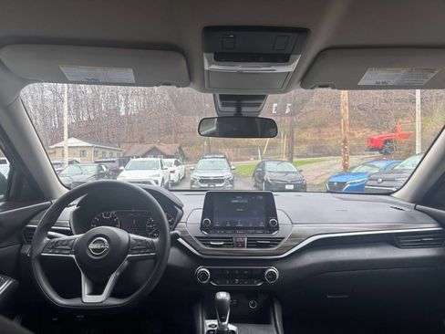 Used 2025 Nissan Altima 2.5 SV FWD image 30