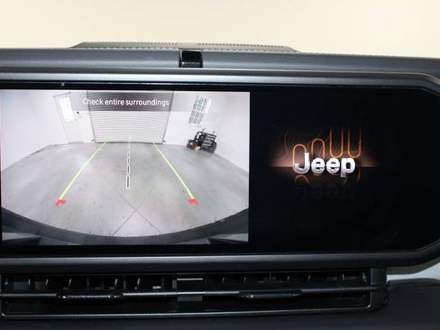 Used 2025 Jeep Wrangler Unlimited Sahara AWD/4WD image 49