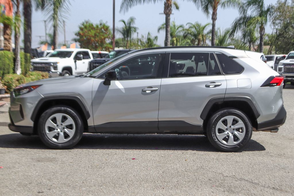 Used 2021 Toyota RAV4 LE FWD image 5