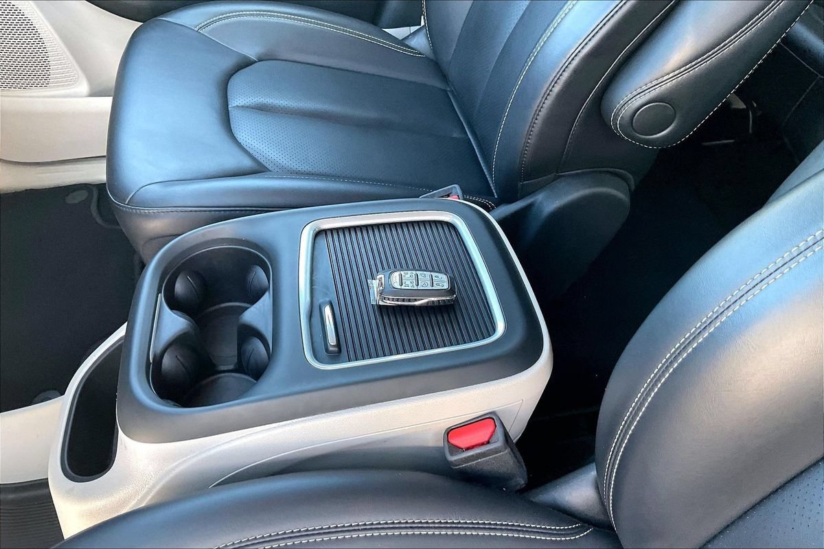 Used 2023 Chrysler Pacifica Touring-L FWD image 37
