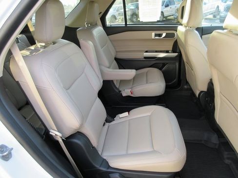 Used 2023 Ford Explorer XLT w/ Equipment Group 202A image 31