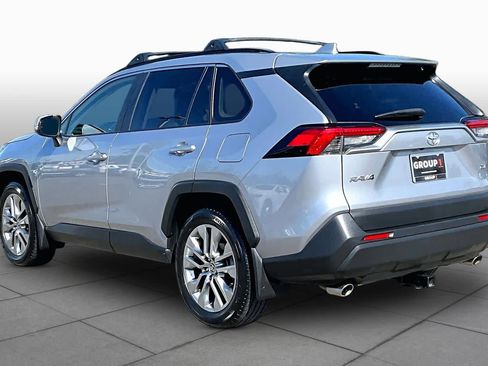 Used 2021 Toyota RAV4 XLE Premium FWD image 11