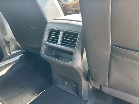 Certified 2022 Volkswagen Atlas Cross Sport SE image 41