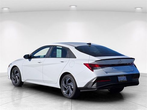 Used 2025 Hyundai Elantra Sport image 5