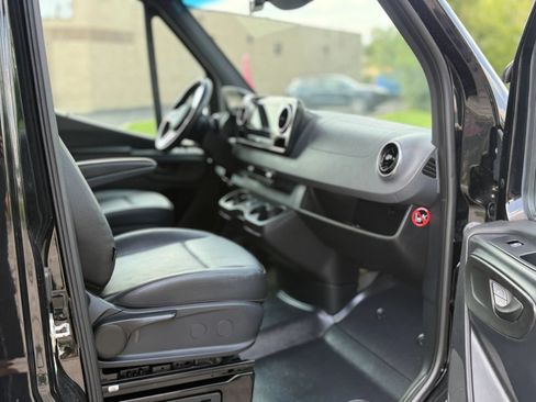 Used 2021 Mercedes-Benz Sprinter 2500 image 10