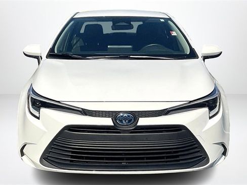 Used 2023 Toyota Corolla LE image 3