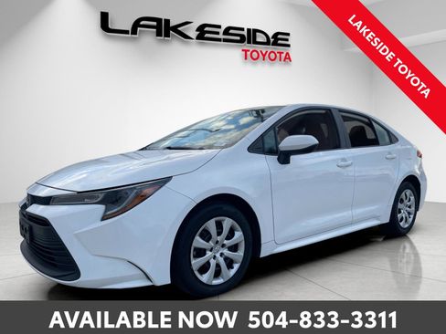 Used 2024 Toyota Corolla LE image 2