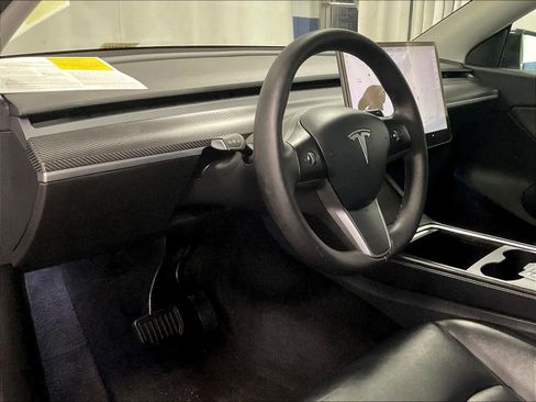 Used 2022 Tesla Model Y Long Range image 8