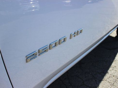 Used 2023 Chevrolet Silverado 2500 LT image 2