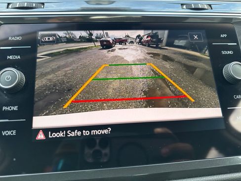 Used 2024 Volkswagen Tiguan SE image 20