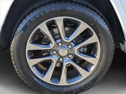 Used 2017 Jeep Grand Cherokee Overland image 23
