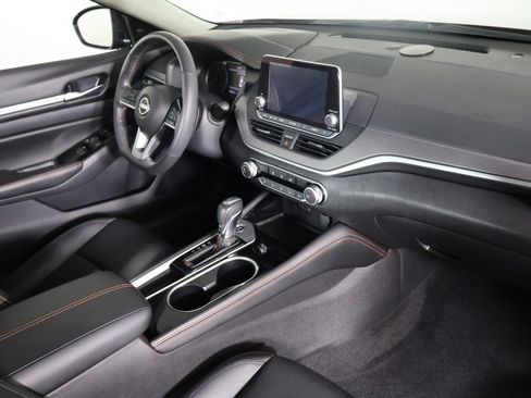 Used 2024 Nissan Altima 2.5 SR image 24
