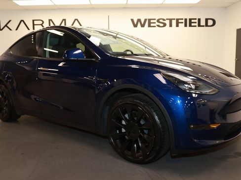 Used 2023 Tesla Model Y Long Range image 9