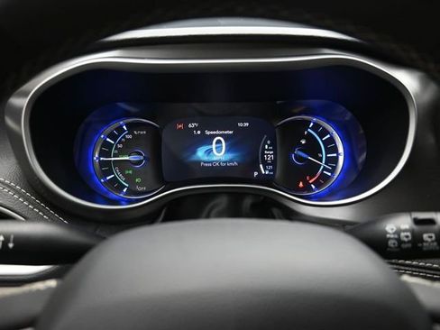 Used 2024 Chrysler Pacifica Select image 21