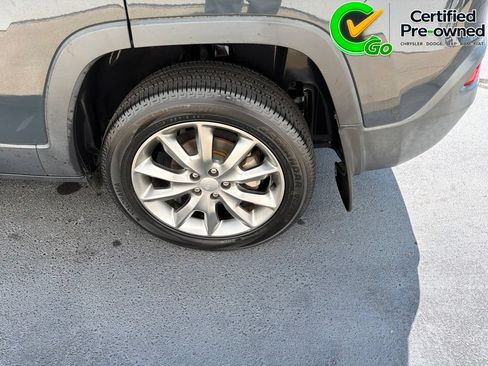 Certified 2018 Jeep Cherokee Limited FWD image 16