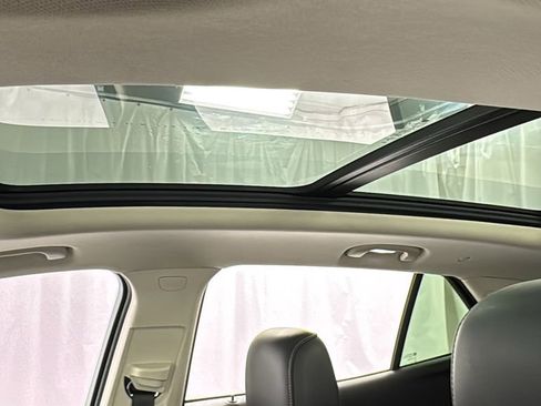 Used 2021 Buick Envision Essence w/ Technology Package I image 38