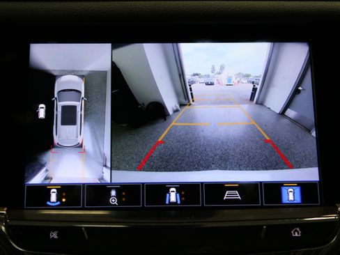 Used 2023 Cadillac XT6 Premium Luxury w/ Technology Package FWD image 22