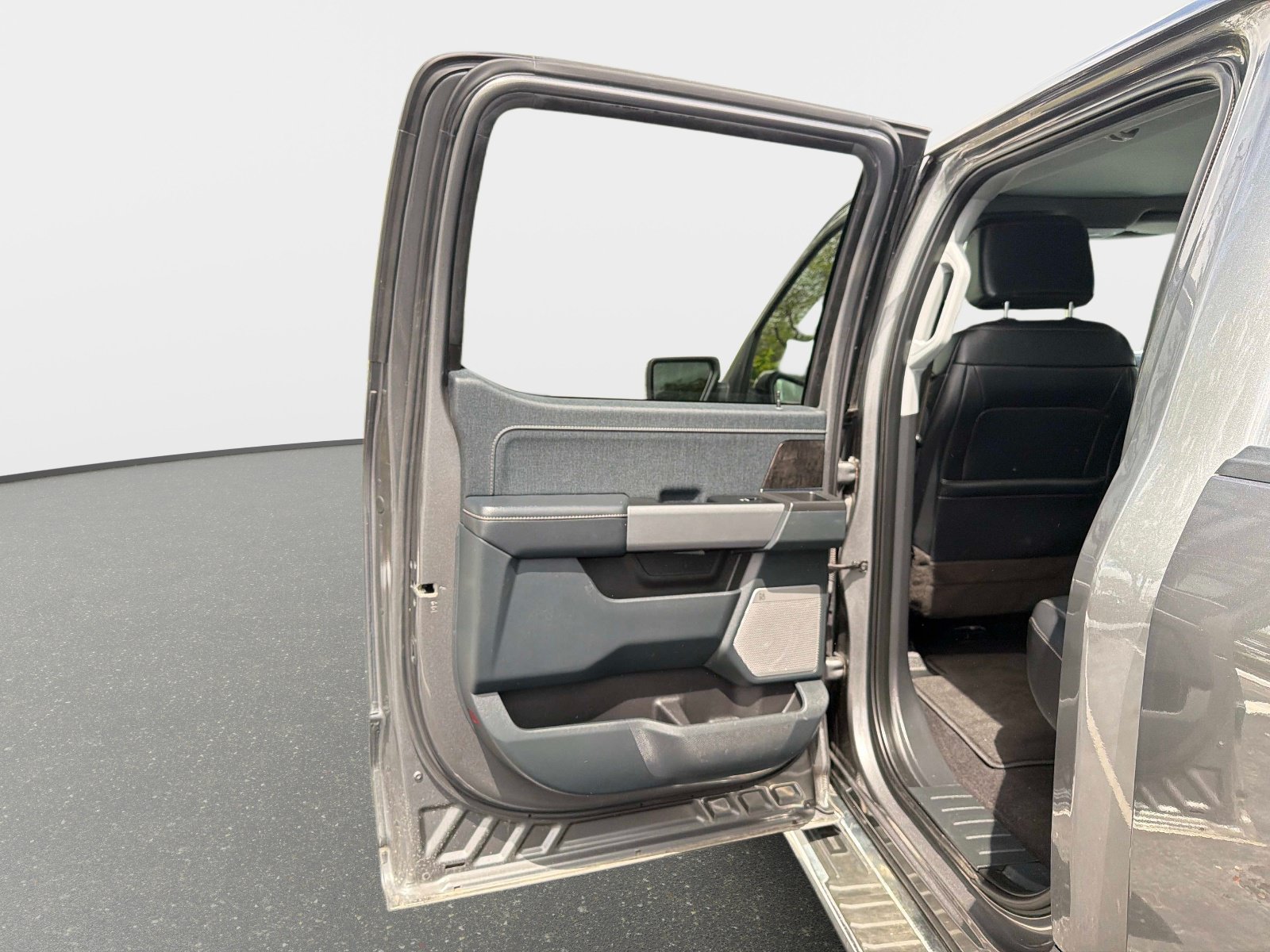 Used 2023 Ford F150 Lariat AWD/4WD image 29