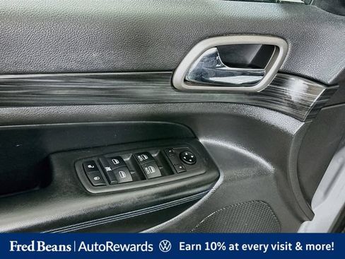 Used 2019 Jeep Grand Cherokee Laredo AWD/4WD image 23