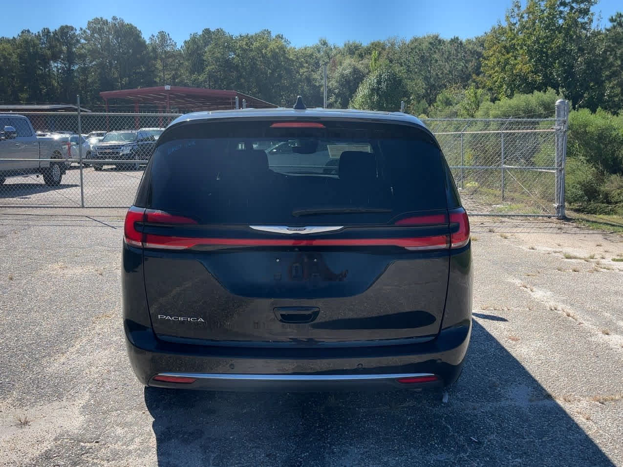 Used 2025 Chrysler Pacifica Select FWD image 6