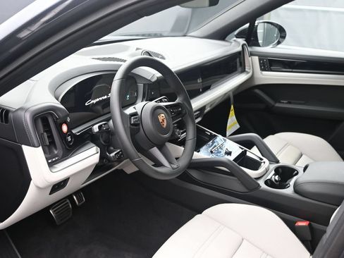 New 2026 Porsche Cayenne S AWD/4WD image 5