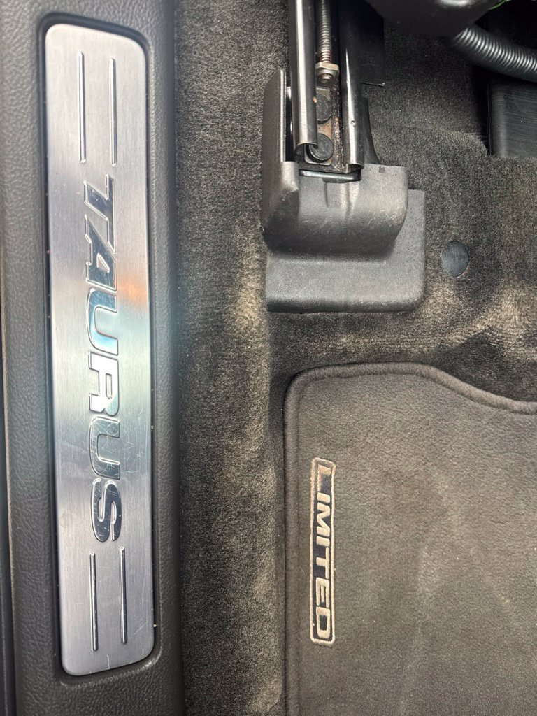 Used 2018 Ford Taurus Limited AWD/4WD image 40