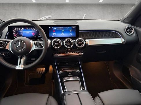 Used 2025 Mercedes-Benz GLB 250 4MATIC image 3