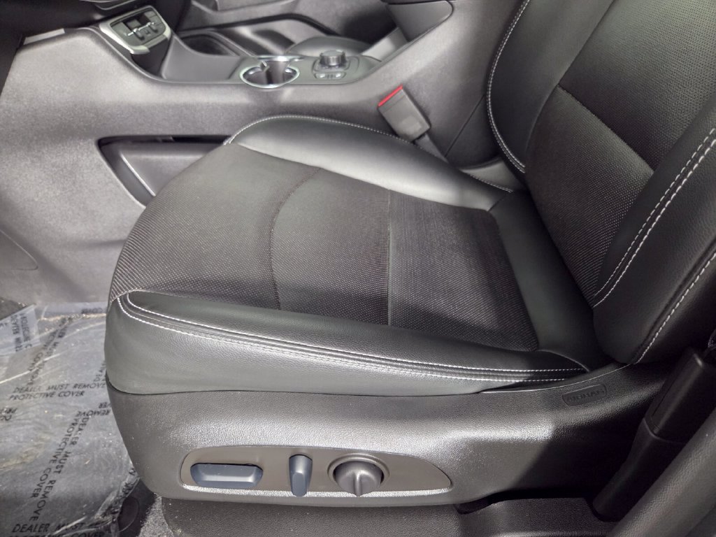 Used 2022 GMC Terrain SLT w/ Elevation Edition FWD image 10
