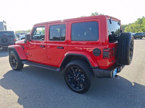 Used 2025 Jeep Wrangler Unlimited Sahara AWD/4WD image 4