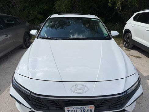 Used 2025 Hyundai Elantra SEL FWD image 2