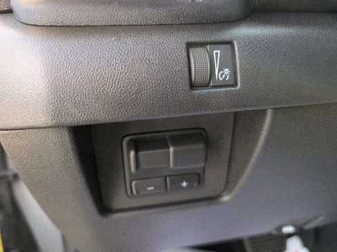 New 2025 GMC Canyon Elevation w/ Convenience Package image 17