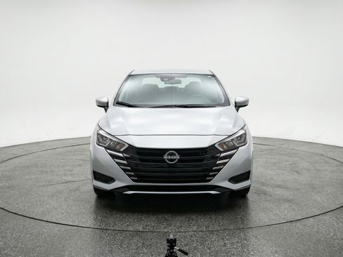 Used 2025 Nissan Versa SV FWD image 2