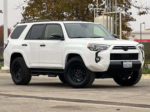 Used 2021 Toyota 4Runner Venture w/ Moonroof Package image 2
