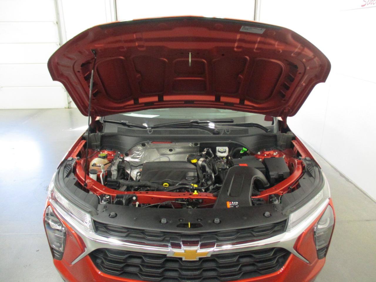Used 2024 Chevrolet Trax LS FWD image 26