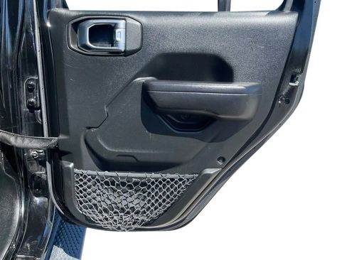 Used 2018 Jeep Wrangler Unlimited Sport S AWD/4WD image 16