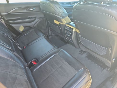 Used 2024 Jeep Grand Cherokee Altitude AWD/4WD image 11