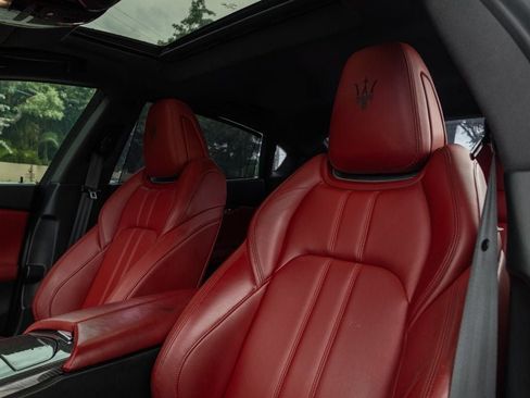 Used 2018 Maserati Quattroporte S GranSport image 17