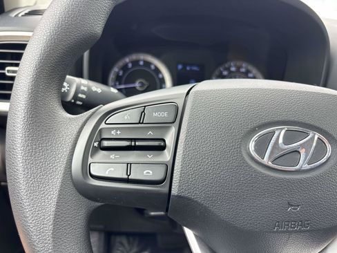 Certified 2022 Hyundai Venue SE w/ Cargo Package FWD image 18