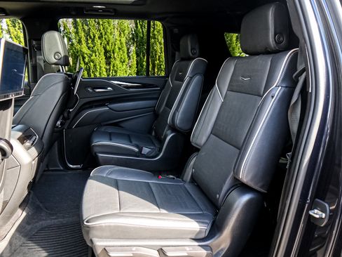 Used 2023 Cadillac Escalade ESV Sport w/ Touring Package image 31