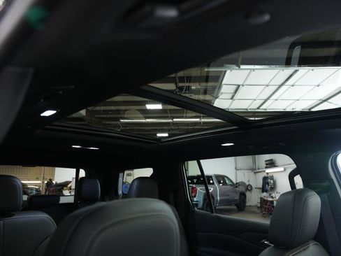 Used 2026 Chevrolet Traverse High Country w/ LPO, Floor Liner Package AWD/4WD image 21