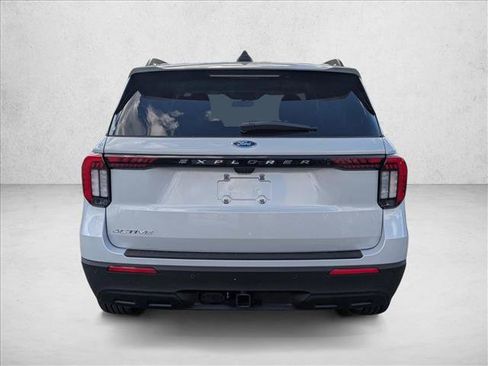 New 2026 Ford Explorer Active RWD image 7