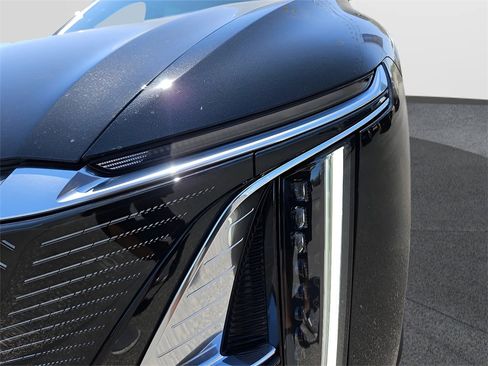 New 2024 Cadillac Lyriq Luxury image 9