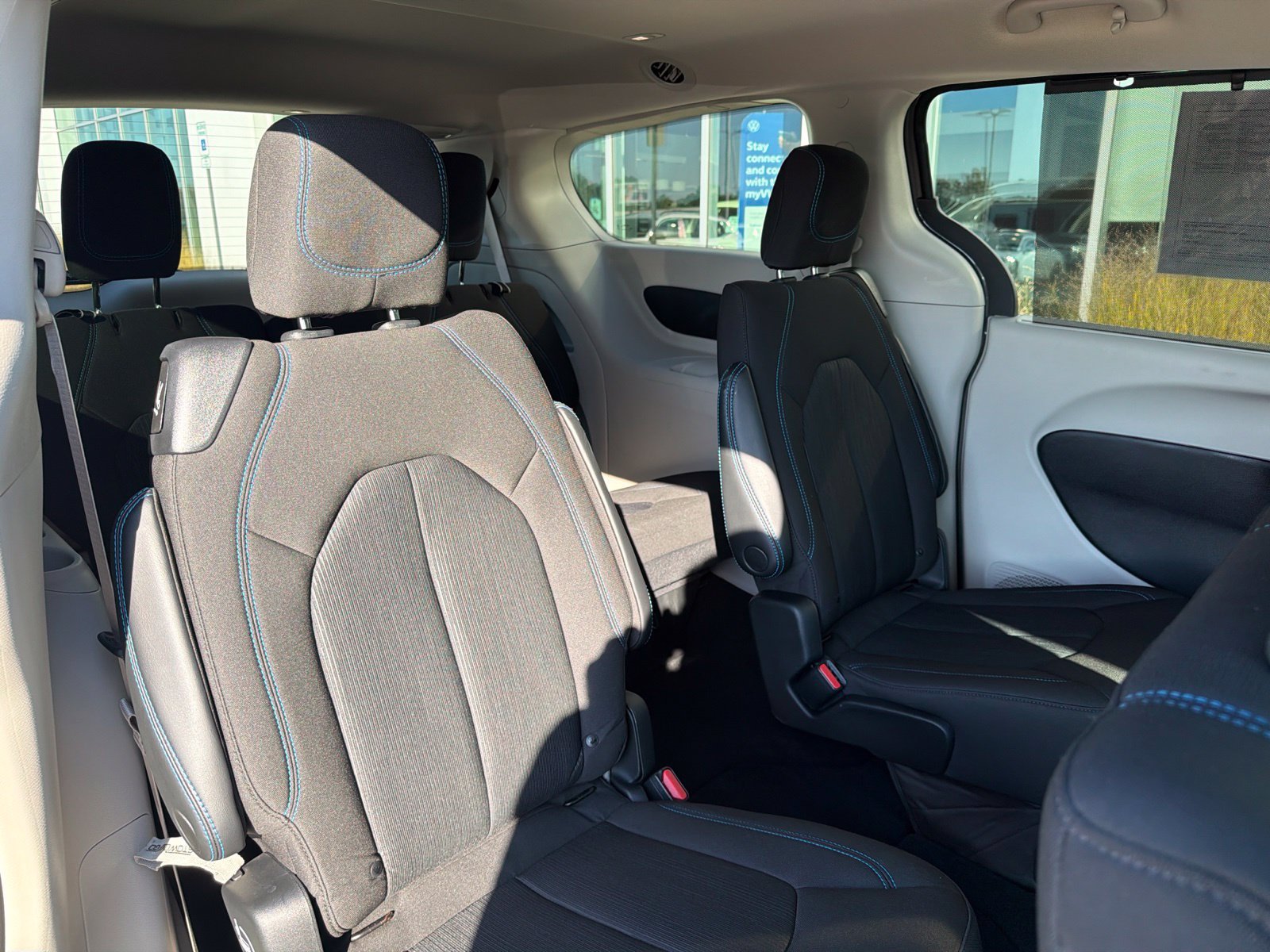 Used 2021 Chrysler Pacifica Touring w/ Cold Weather Group FWD image 48