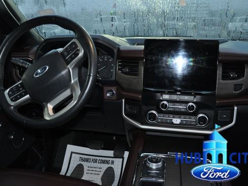 Used 2024 Ford Expedition Limited image 19