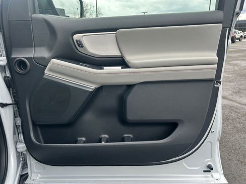 Used 2025 Ford Expedition Active image 25