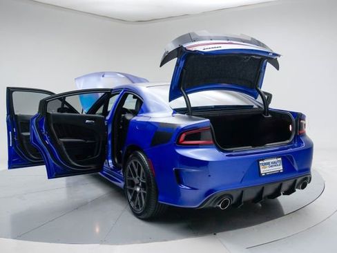 Used 2018 Dodge Charger R/T RWD image 18
