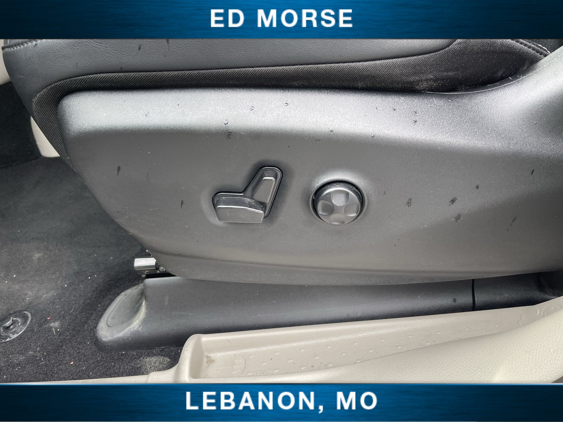 Used 2024 Chrysler Pacifica Touring-L FWD image 33