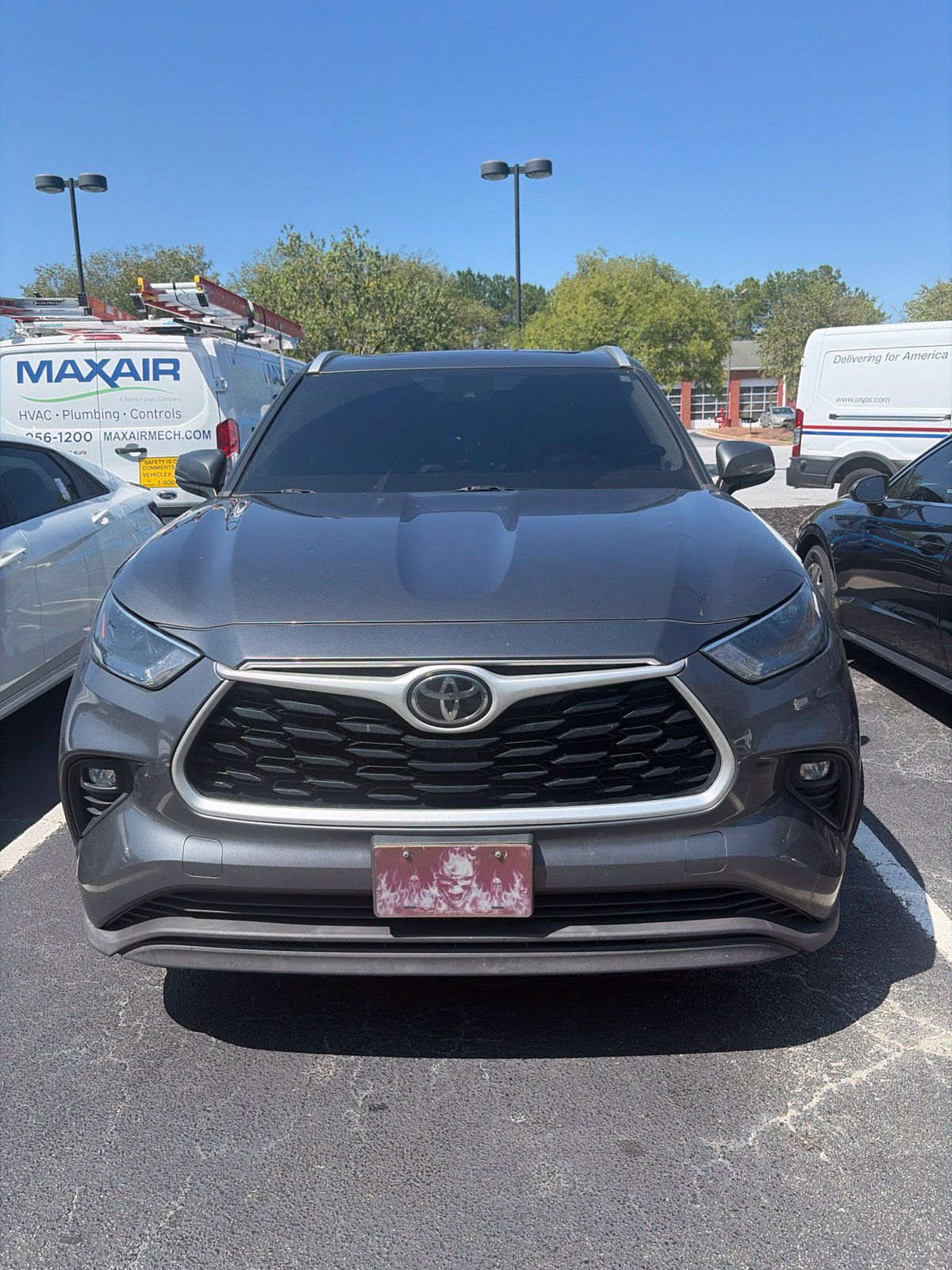 Used 2022 Toyota Highlander XLE FWD image 2
