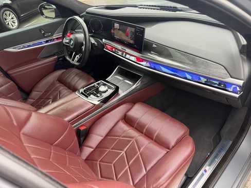 Used 2023 BMW 760i xDrive w/ Executive Package AWD/4WD image 9